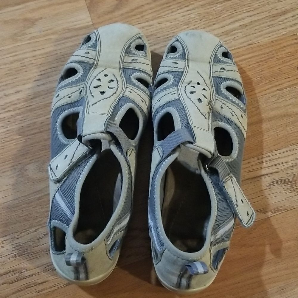 house walking shoes/ sandales 